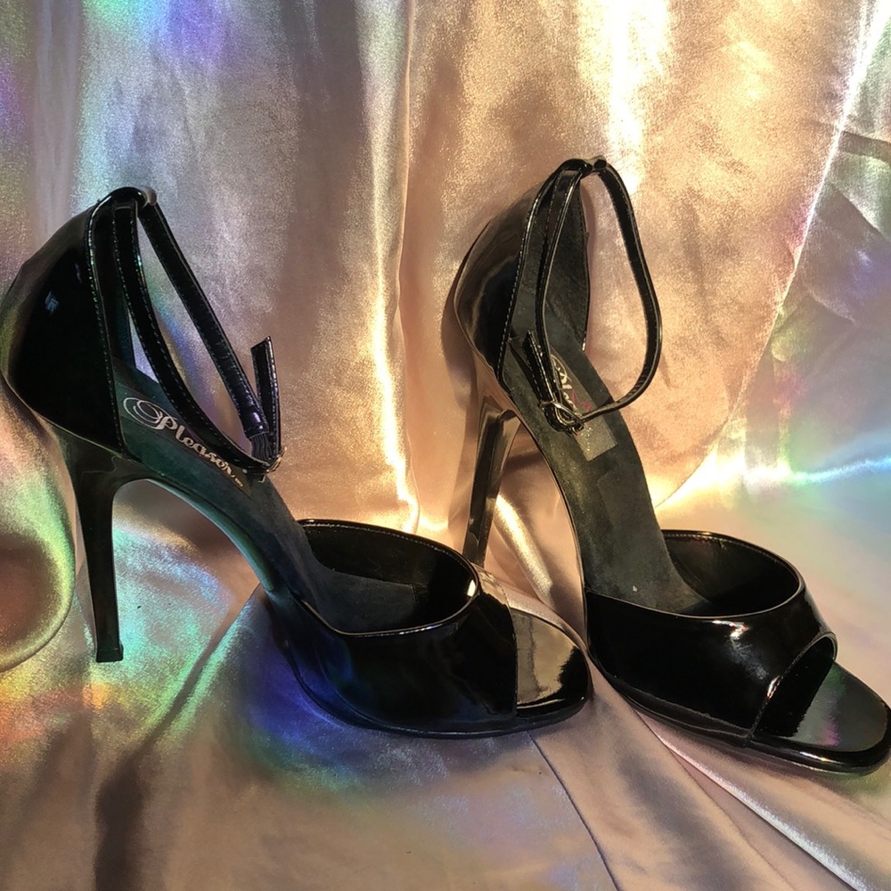 Pleaser size ten black patent leather stiletto heels never worn straps